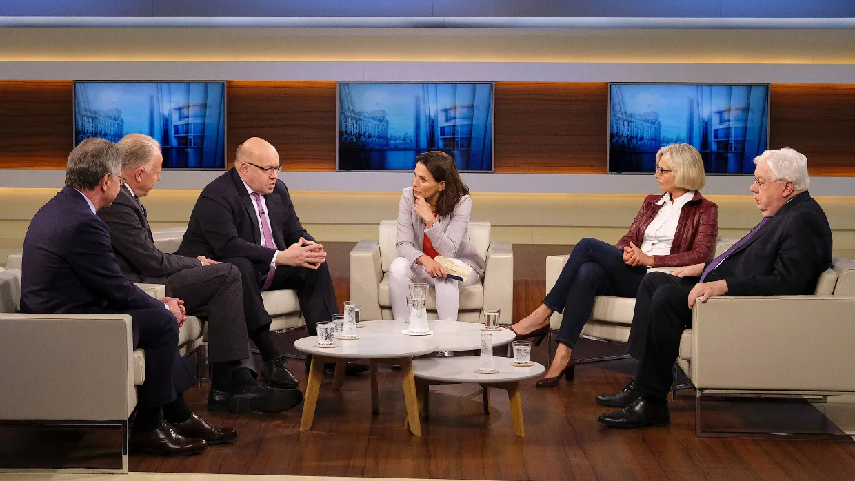 TV-Moderatorin Anne Will im Gespräch mit ihren Gästen