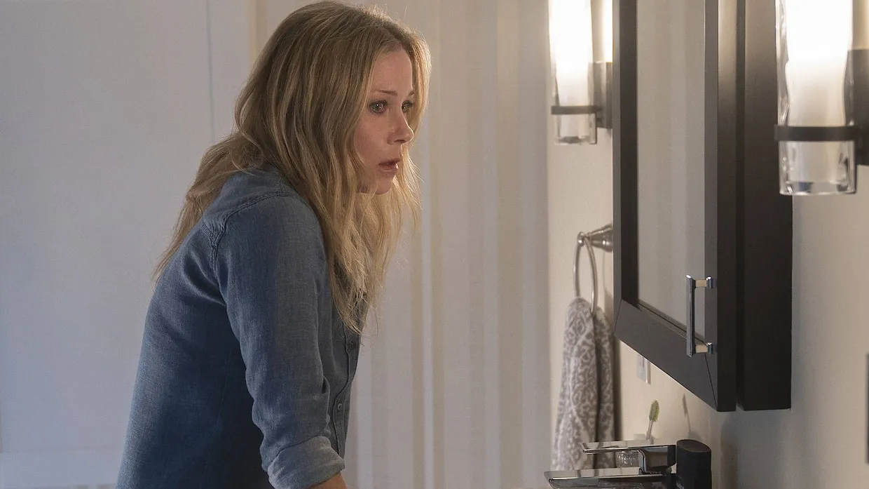 Jen (Christina Applegate) hat gerade ihren Mann verloren. Nach einem gefühligen Selbsthilfeprogramm ist ihr nicht.