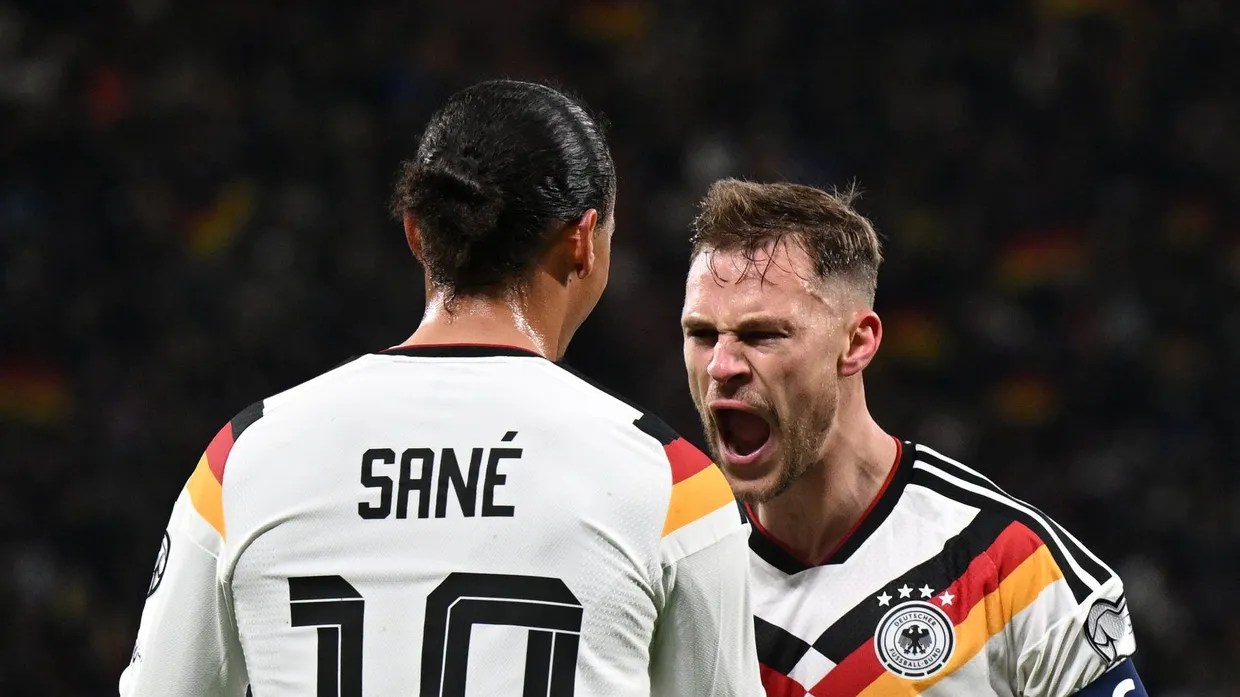 Der Weg zum WM-Titel wird nicht nur für Joshua Kimmich (rechts), Leroy Sané und die Deutschen sehr lang.