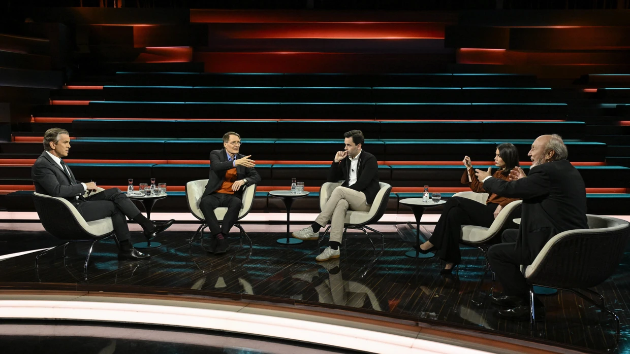 Wenn die Gäste aufeinander losgehen, kann sich der Gastgeber taktvoll zurücklehnen: Talkrunde bei „Markus Lanz“ im ZDF am 18. November 2025