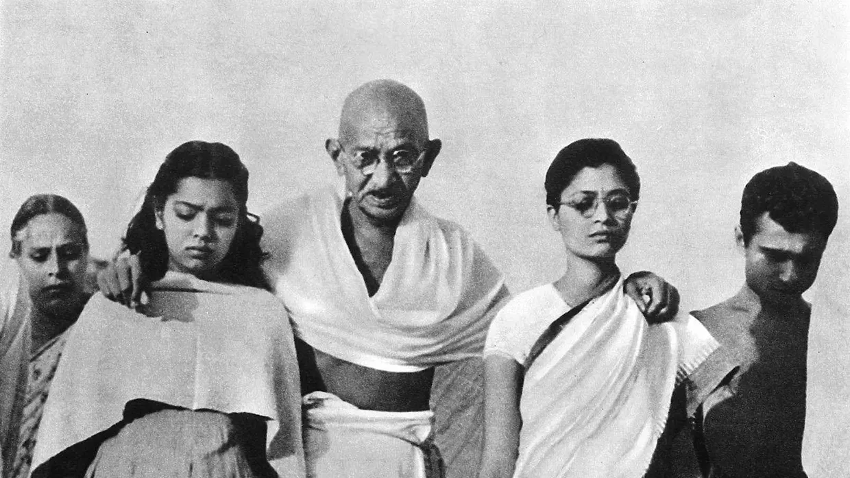 Mahatma Gandhi mit seinen Anhängern beim berühmten Salzmarsch im Frühjahr 1930.
