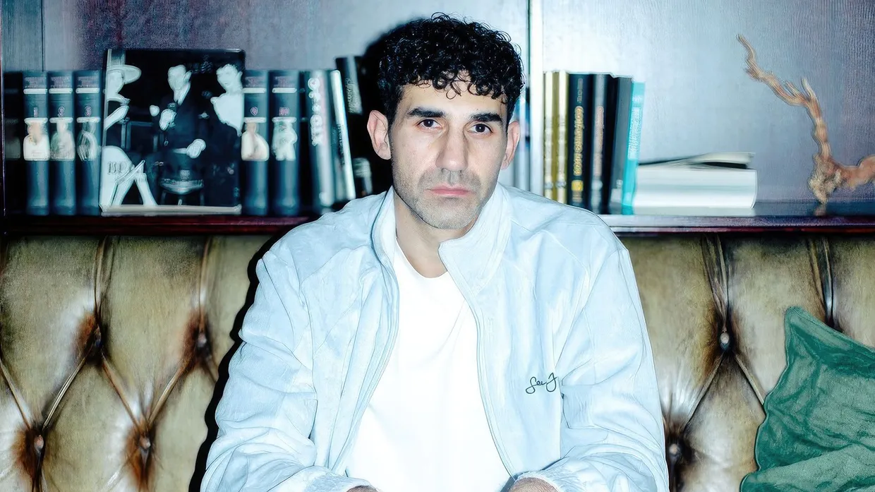 Der Schriftsteller und Dramaturg Necati Öziri
