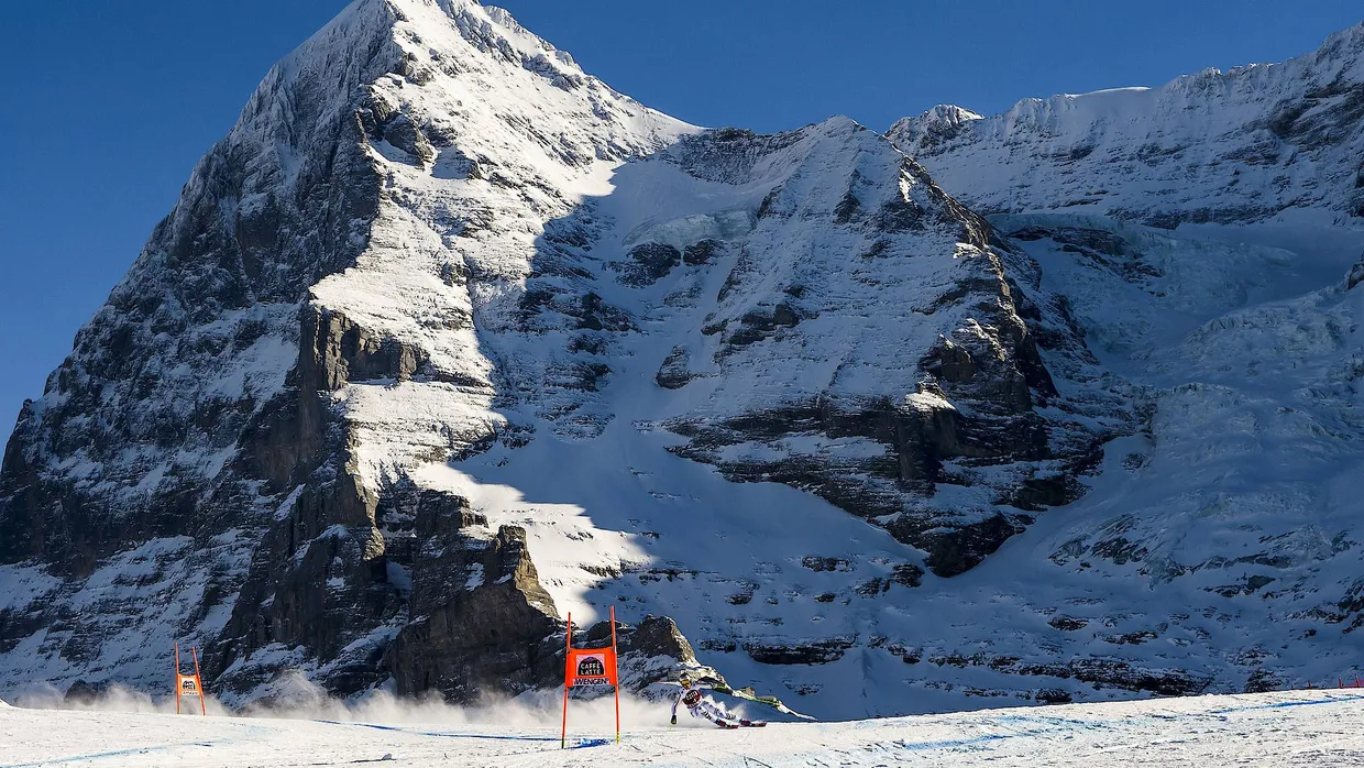 Kleiner Skifahrer, großer Berg: Dreßen carvt vor prächtiger Kulisse um die Kurve