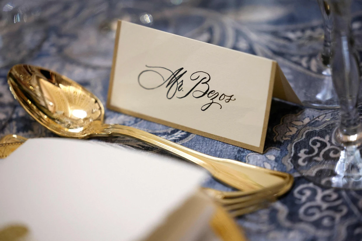  das Gedeck für Jeff Bezos für ein Mittagessen anlässlich der Amtseinführung von  Donald Trump.
