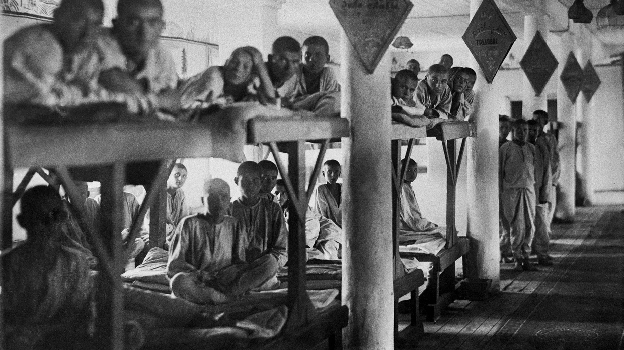 Young prisoners in the Molotovsk (Severodvinsk) camp in 1944.