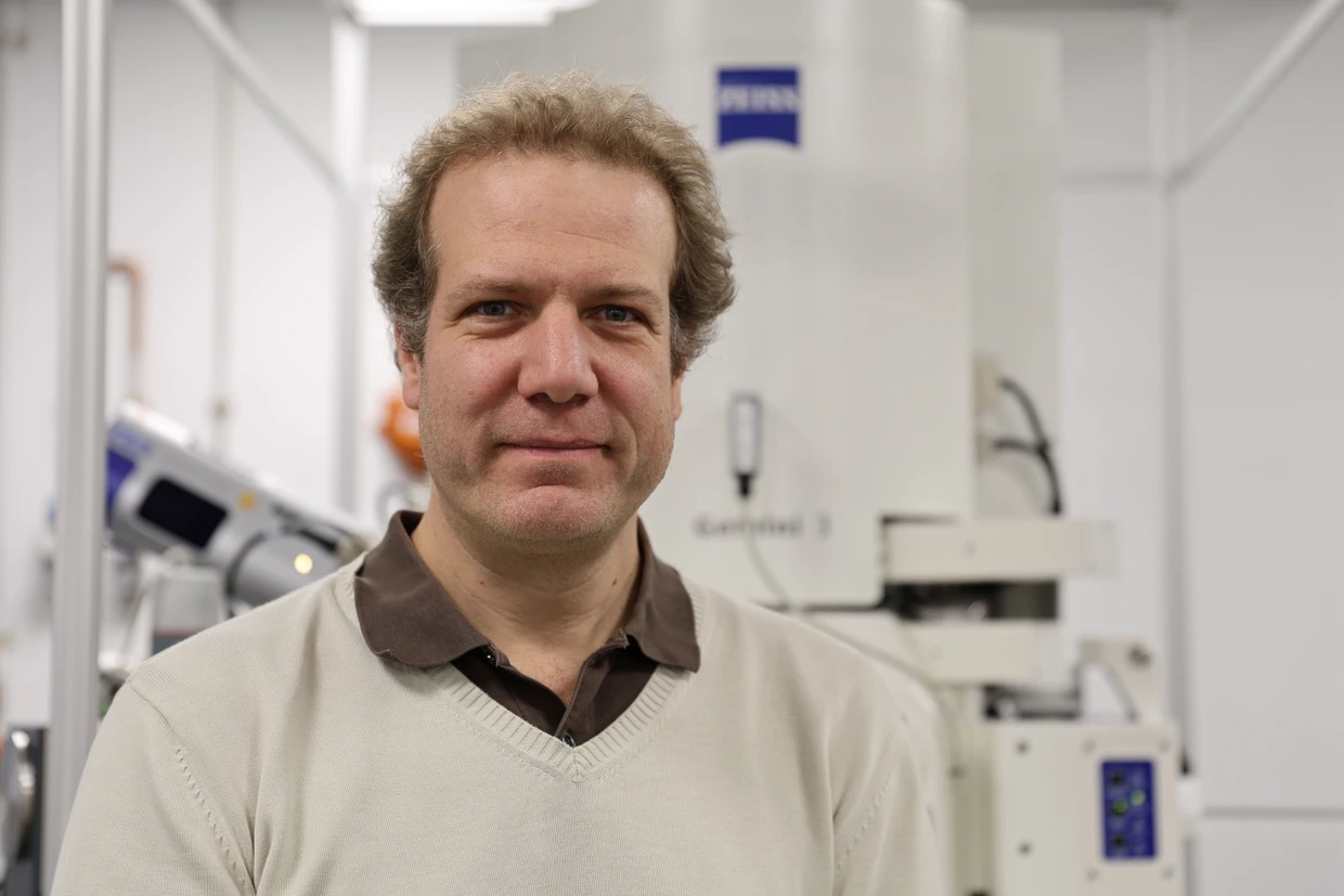 Thomas Bornschlögl forscht im Wissenschaftsteam von L’Oréal