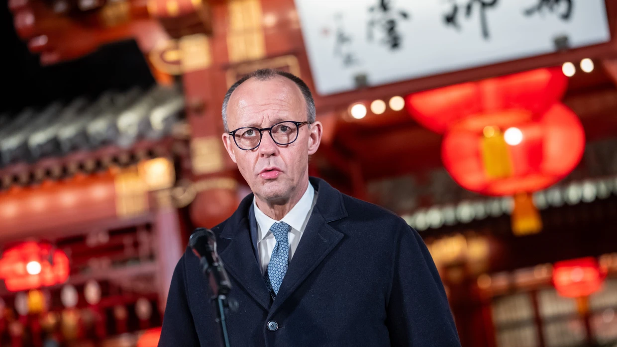 Wie soll es mit China weitergehen? Bundeskanzler Friedrich Merz (CDU) nach seinem Gespräch mit dem chinesischen Präsidenten Xi Jinping in Peking.