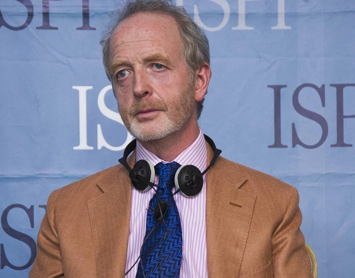 Hugo Dixon ist britischer Journalist.