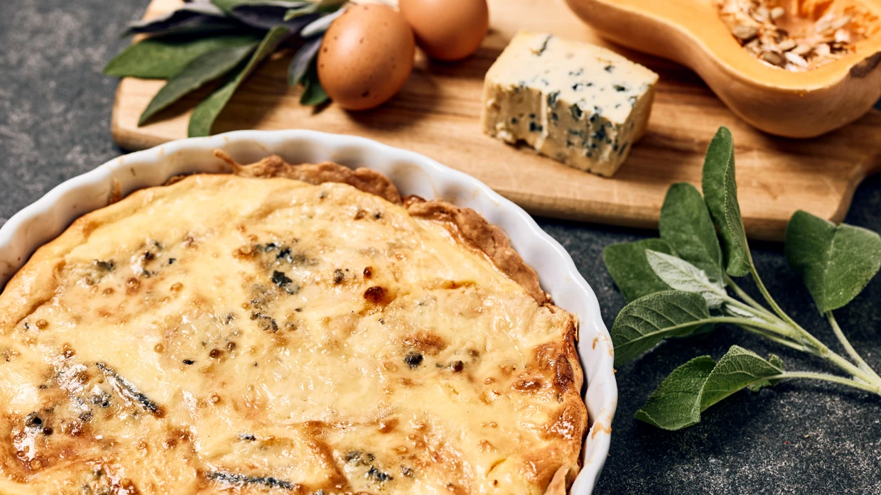 Kürbis-Gorgonzola-Quiche mit Salbei