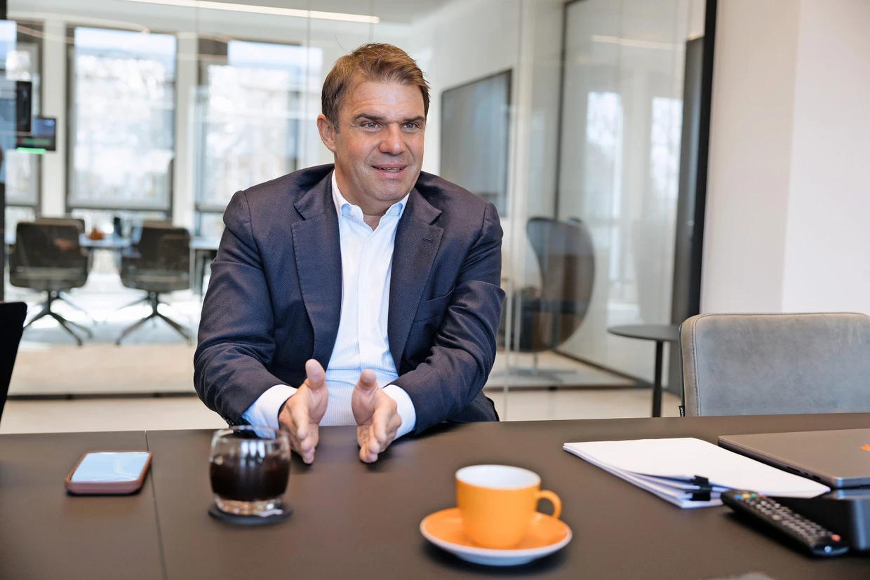 Alexander Sixt in seinem Büro.