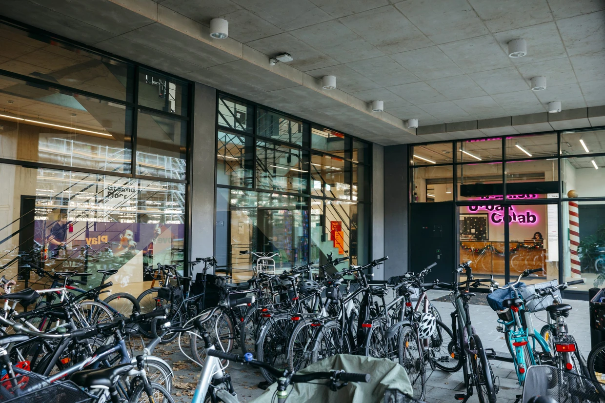 „Ein Feuerwerk der Kreativität und der Innovation“: Der Eingang zum „Urban Colab“ des Münchner Gründerzentrums