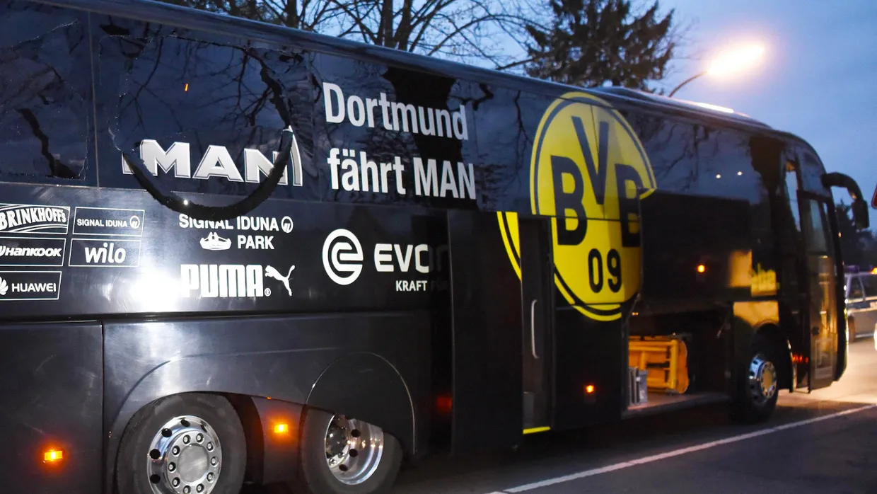 Auf den Bus von Borussia Dortmund wurde am 11. April 2017 ein Bomben-Anschlag verübt.