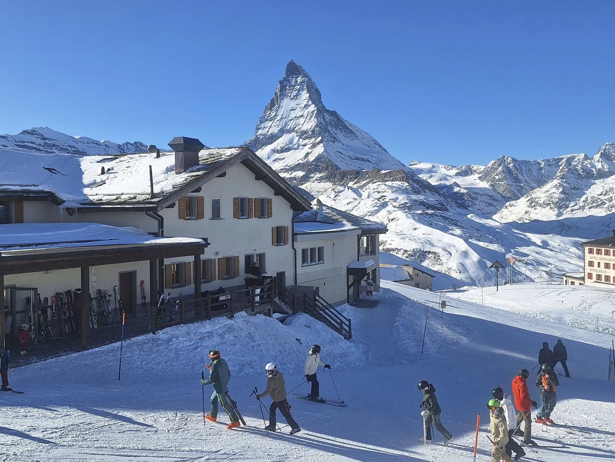 Zermatt hat eines der besten Skigebiete der Welt – und der Anblick des Matterhorns ist immer spektakulär.