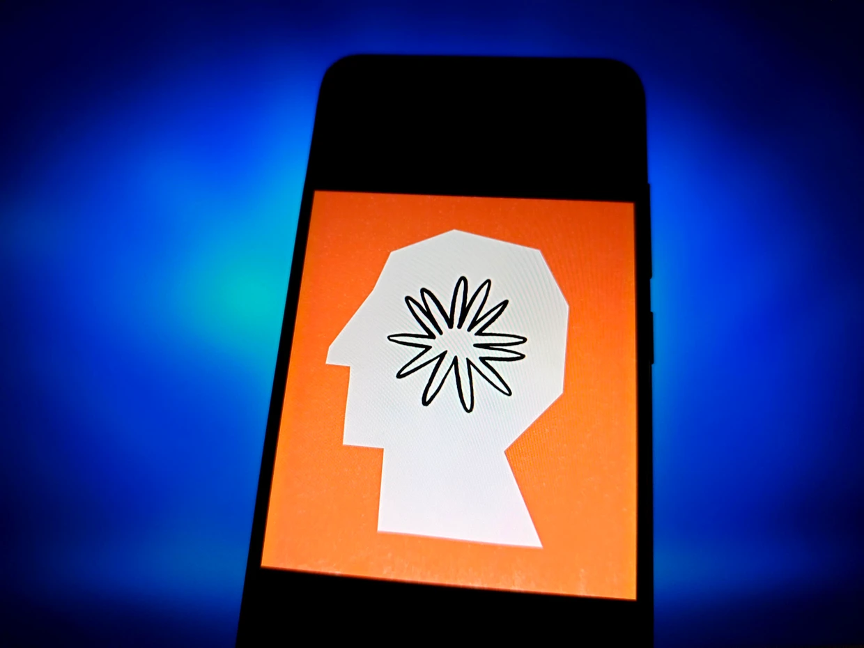 Was geht im „Kopf“ eines Sprachmodells vor? Logo von Anthropics Chatbot Claude