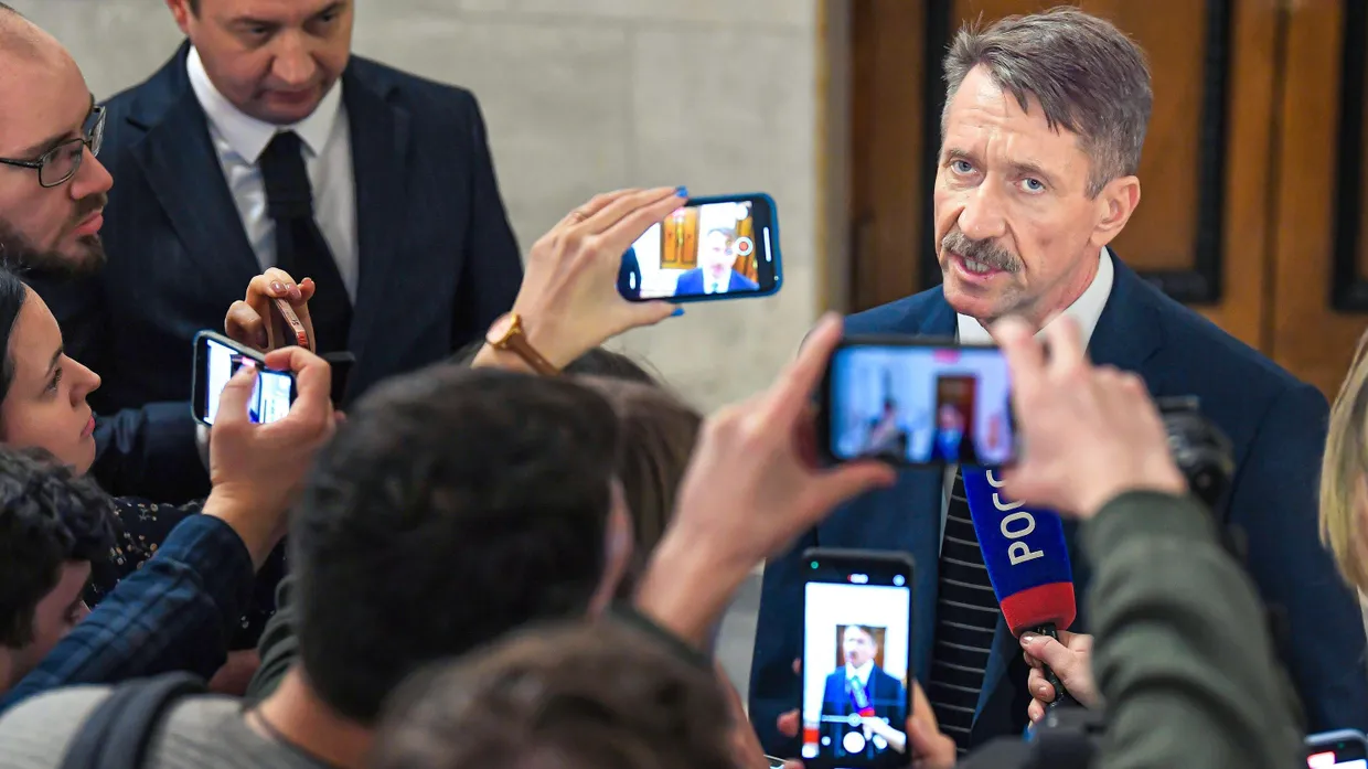 Gewährsmann mit Erfahrung: Viktor But bei einer Sitzung der Duma zu Russen in schwierigen Lagen im Ausland.