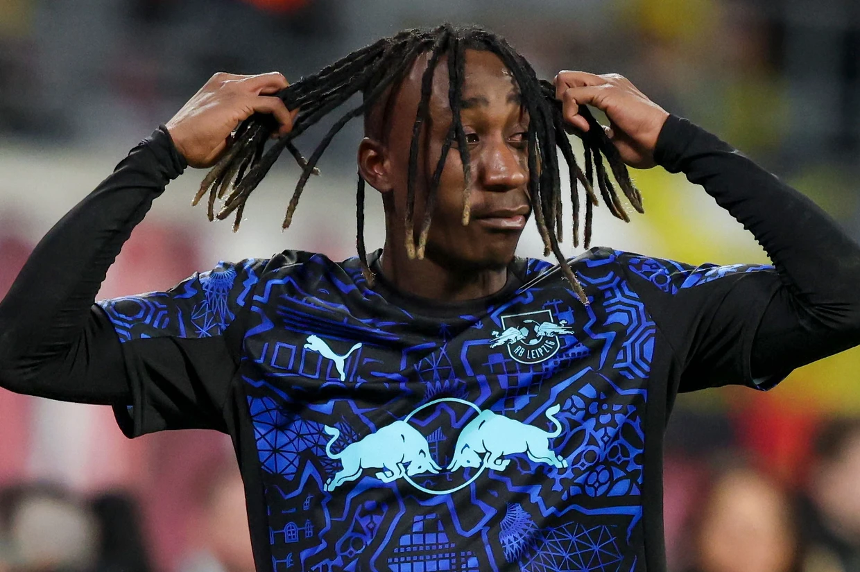 Zum Haareziehen: Yan Diomandé und Leipzig geben den Sieg noch aus der Hand.