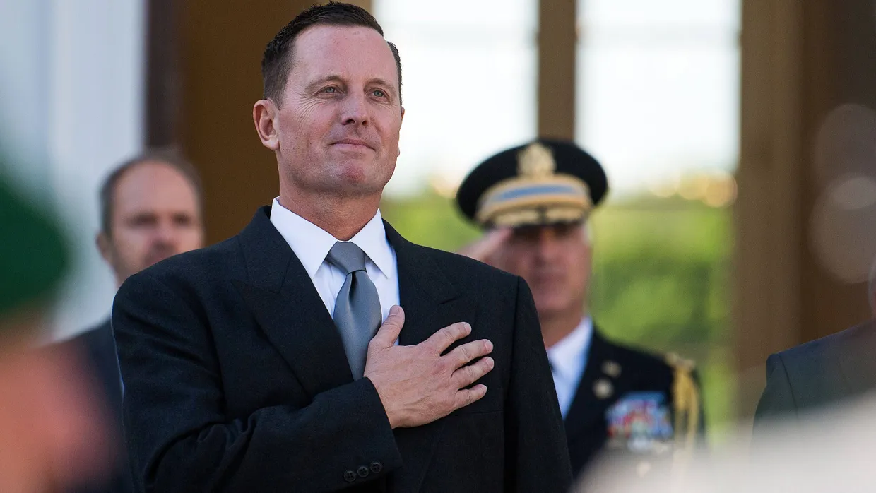 Richard Grenell, der neue Botschafter der Vereinigten Staaten, steht nach der Akkreditierung durch Bundespräsident Steinmeier zur Verabschiedung vor dem Schloss Bellevue.