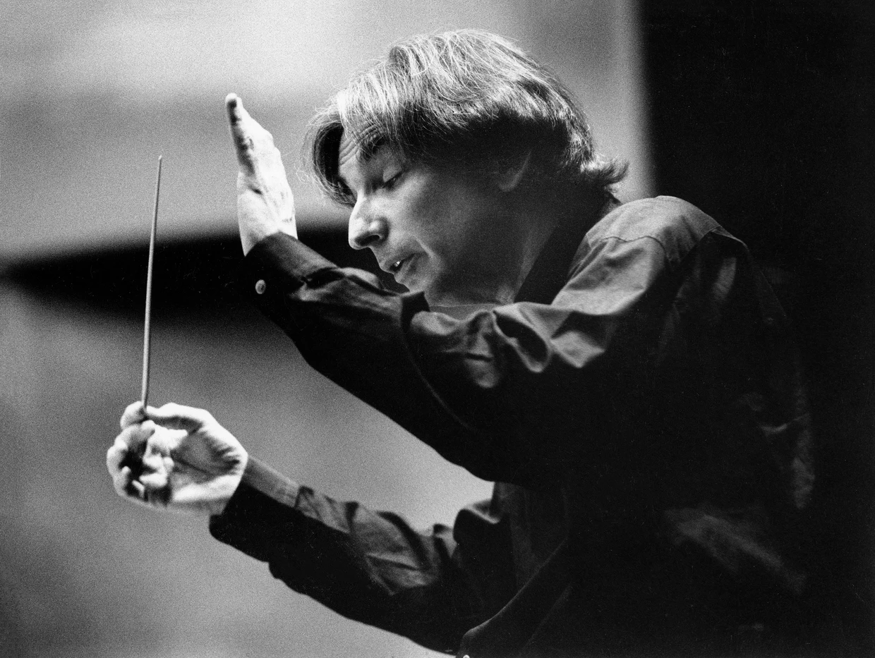 Michael Tilson Thomas probt am 8. November 1997 mit dem London Symphony Orchestra in der Jahrhunderthalle.