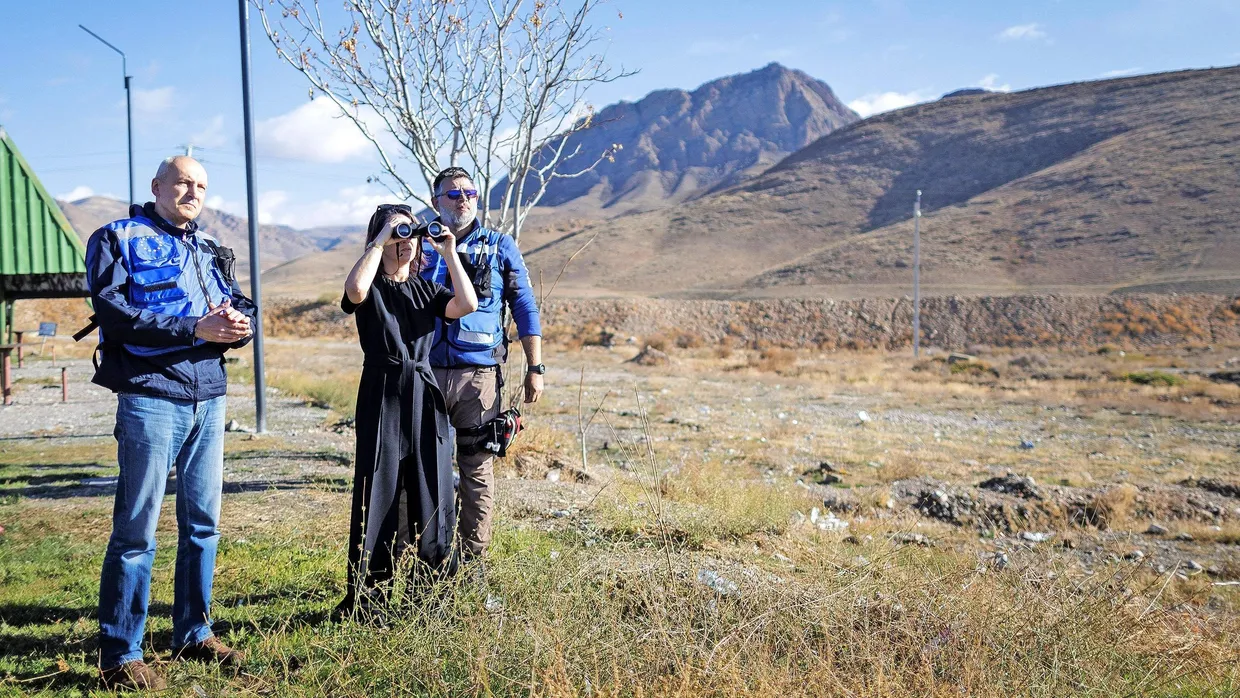 Auf der Suche nach Lösungen: Außenministerin Annalena Baerbock am Samstag in Armenien