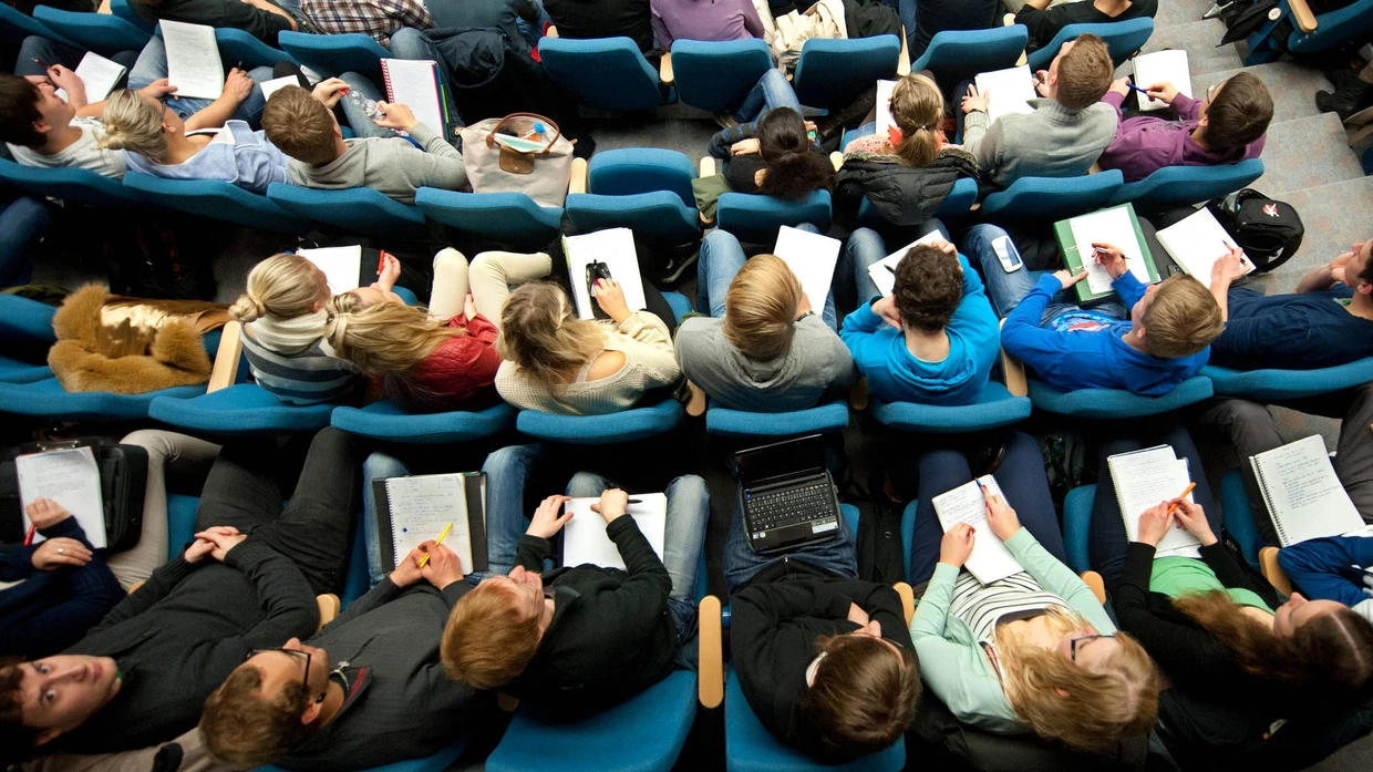 Erstsemester im Hörsaal: Hier sitzen noch immer vor allem Abiturienten.