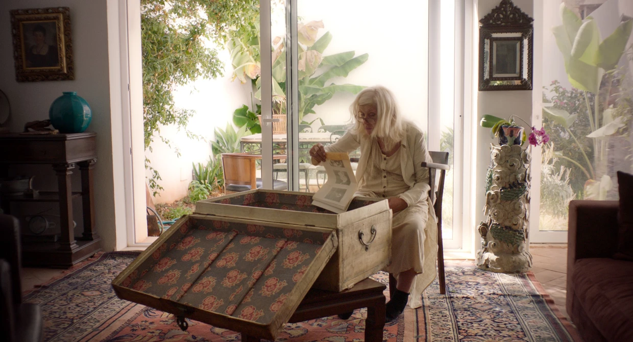 Catherine Breillat liest einen Brief, den Godard ihr geschrieben hat, und empört sich darüber.