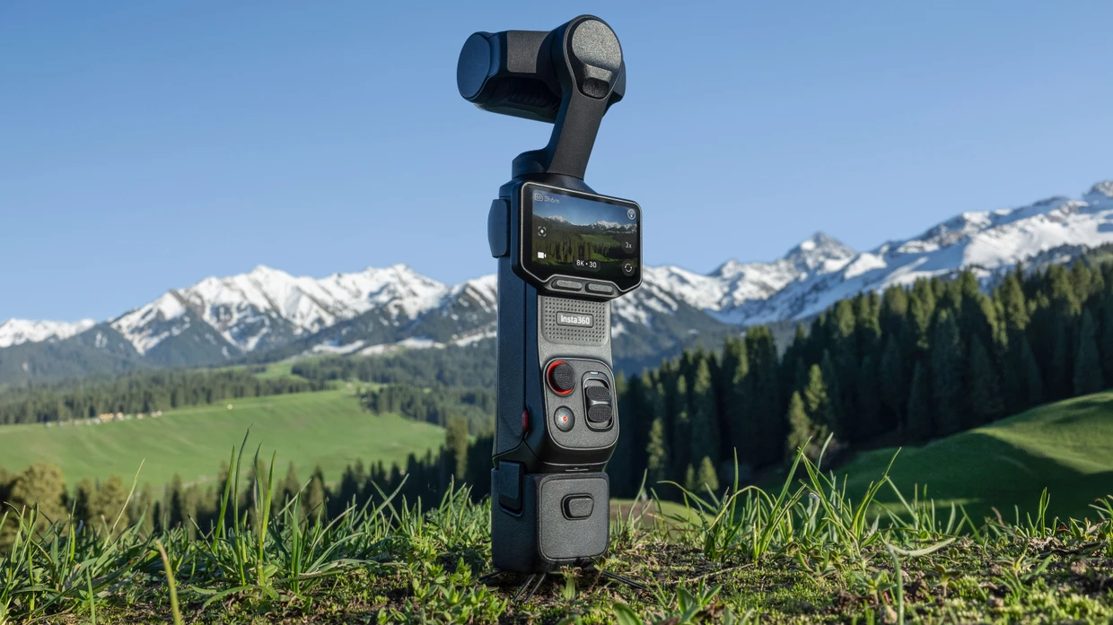 Im Einsatz am Berg: Luna Ultra mit unten angesteckter Stativhalterung