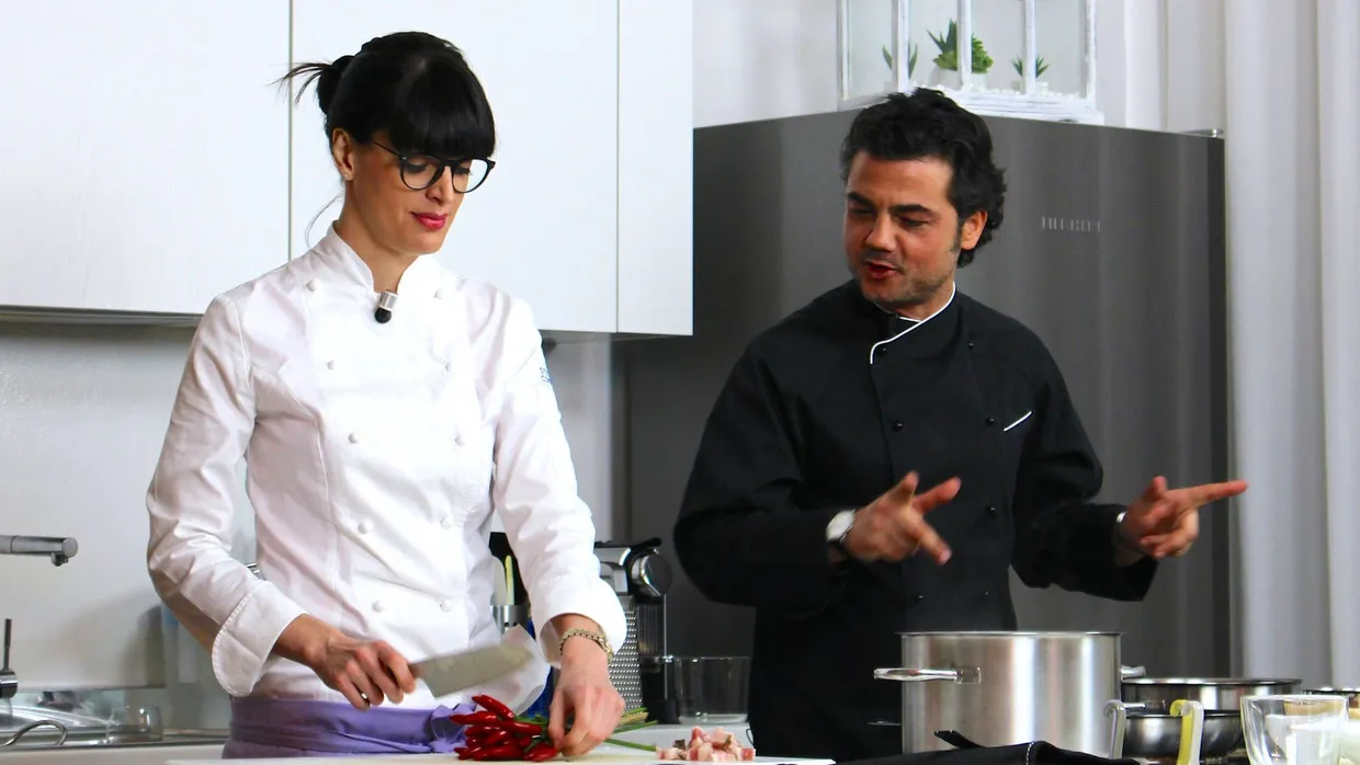 Stefania Corrado und Antonio Marchello kochen und reden.