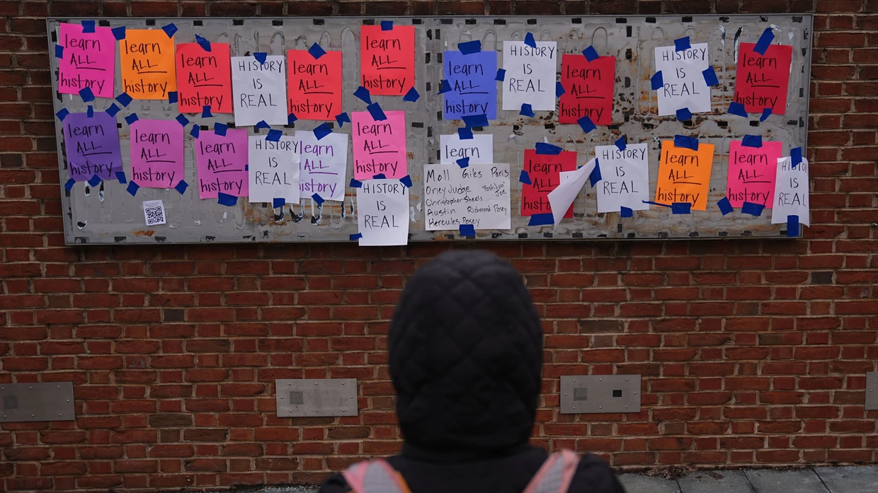 Protest gegen die Entfernung der Sklaverei-Ausstellung am President’s House in Philadelphia Anfang des Jahres 2026