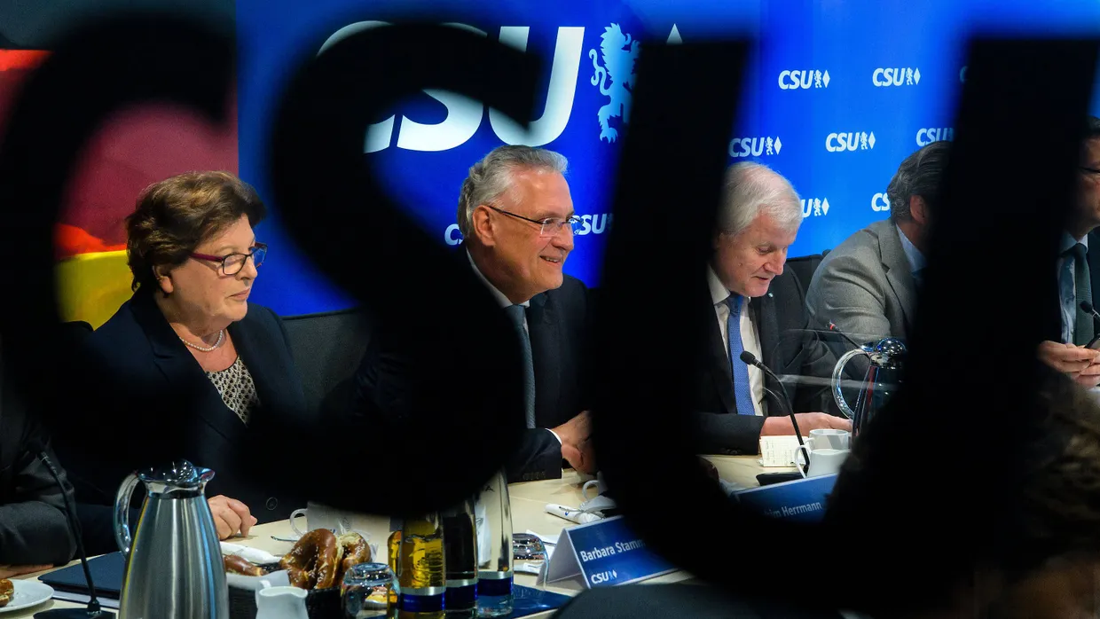 Die bayerische Landtagspräsidentin Barbara Stamm, Innenminister Joachim Hermann und Ministerpräsident Horst Seehofer bei einer CSU-Vorstandssitzung in München
