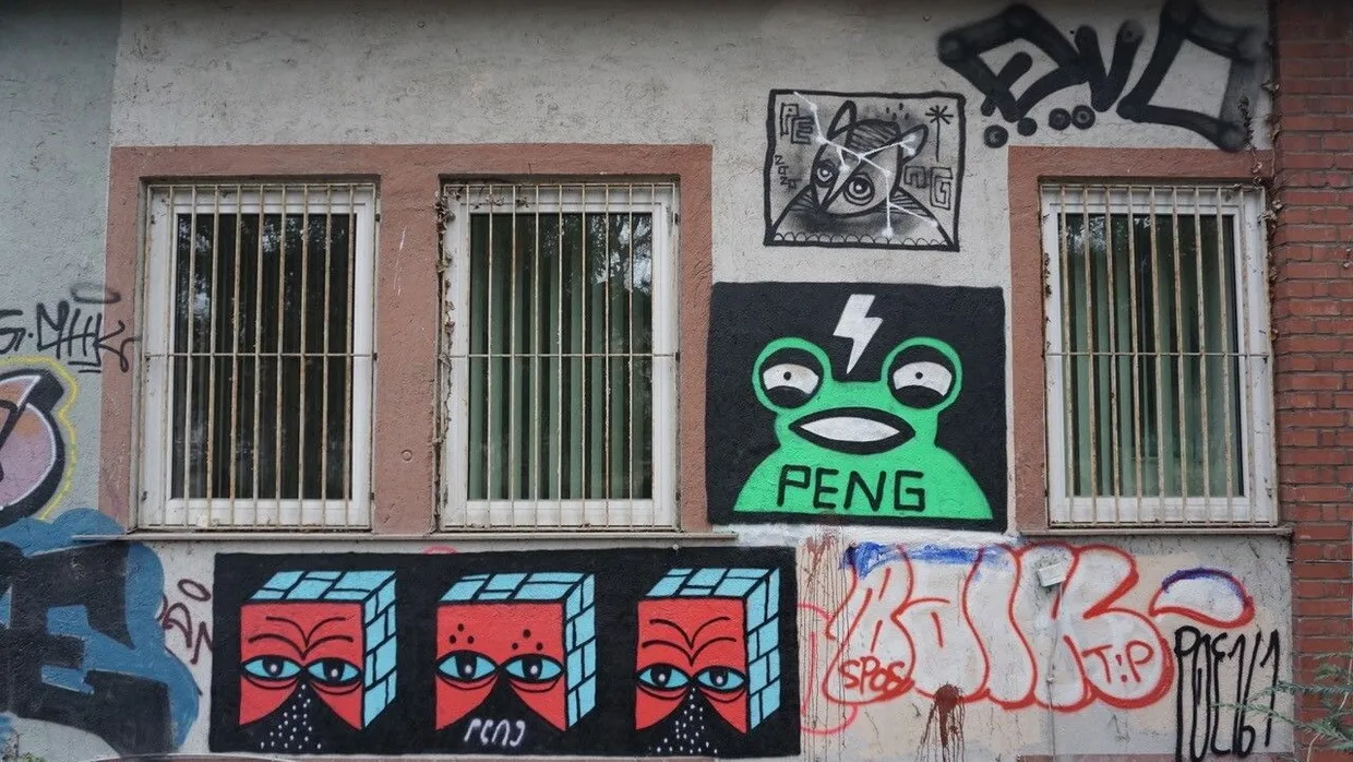 Grafische Miniaturen des Graffiti-Künstlers Peng in Frankfurt
