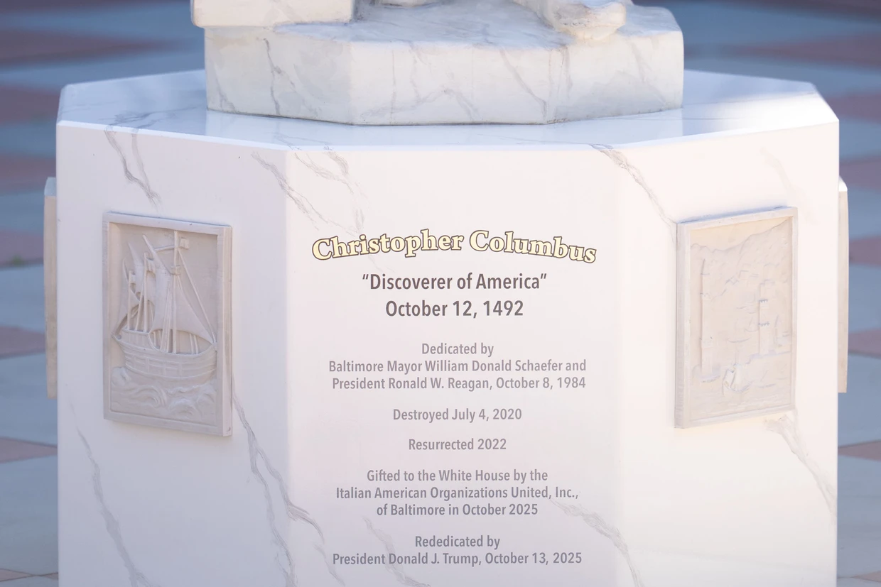 Die Plakette der Kolumbus-Statue in Washington.