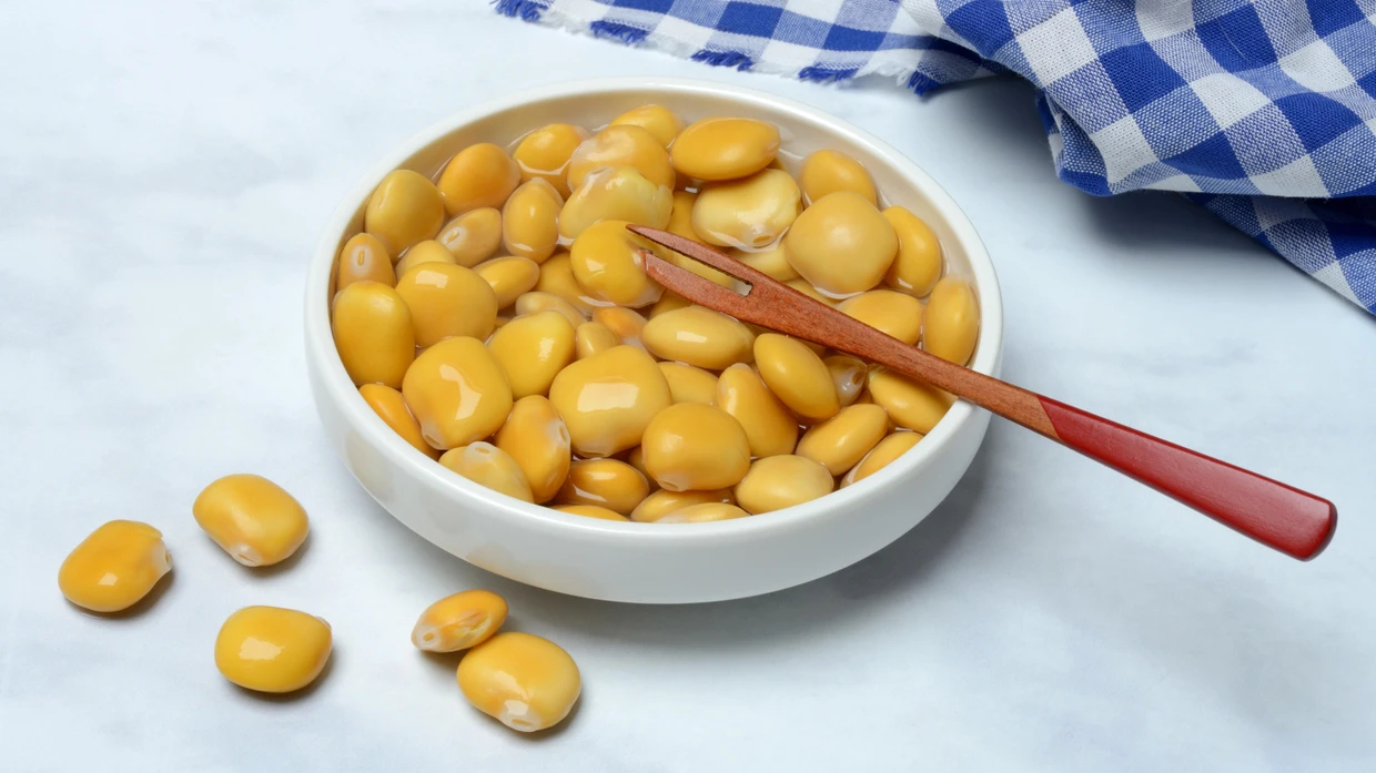 Sie ähneln ihren Verwandten, den Sojabohnen: Lupinensamen.