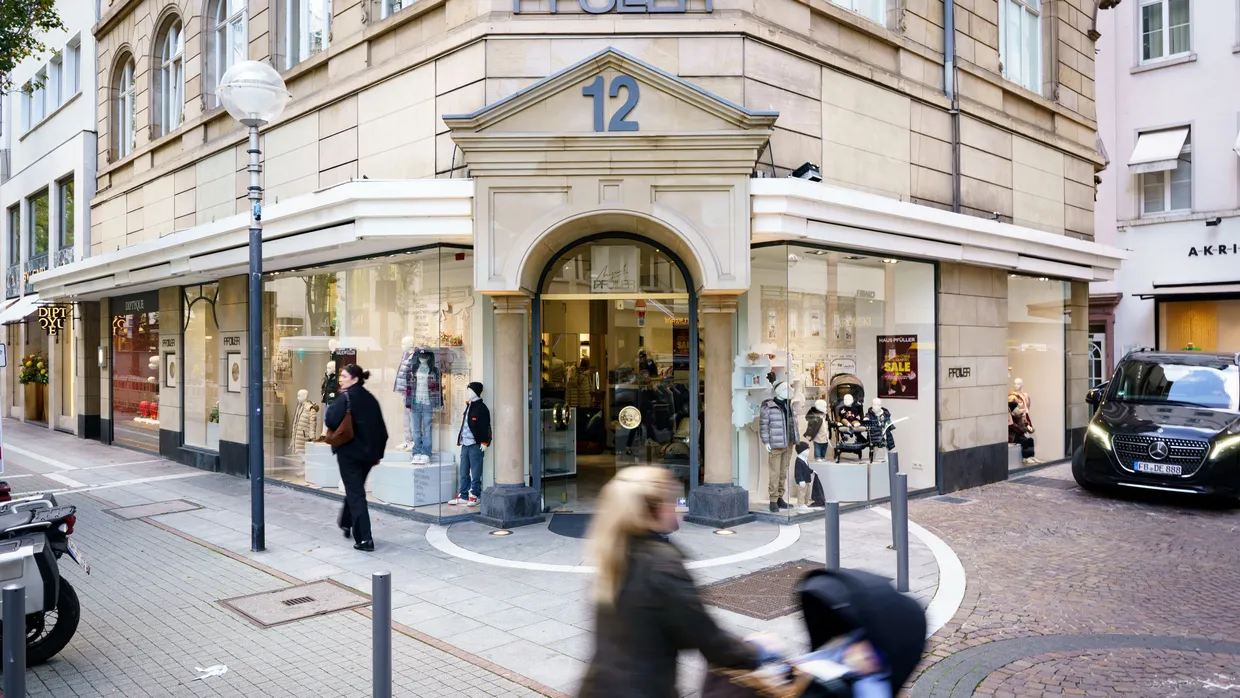 Wird an einen Luxuskonzern vermietet: Pfüller gibt das Kindergeschäft an der Goethestraße auf und integriert das Sortiment im Modehaus schräg gegenüber.