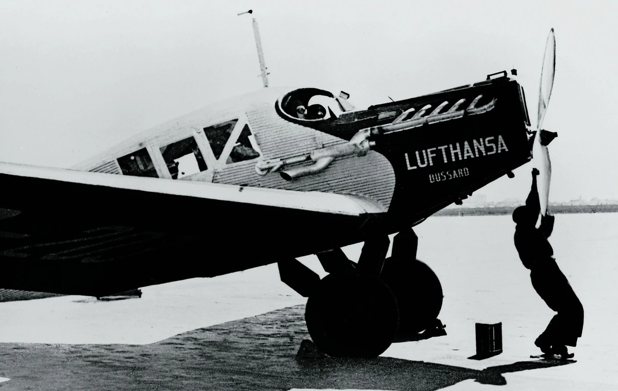 Bussard trifft Kranich: Die legendäre Junkers F13 mit vier Passagiersitzen war zunächst das Arbeitspferd der ersten Luft Hansa.