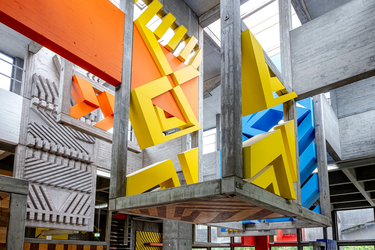 Preisgekrönte Architektur: Weitere Innenansicht des Speisesaals der Mensa Saabrücken