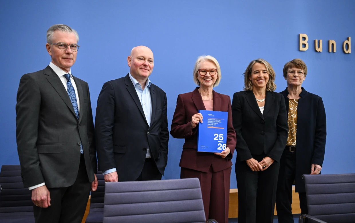 Die neuen Kollegen: Gabriel Felbermayr rückt für Ulrike Malmendier (zweite von rechts) in den Sachverständigenrat zur Begutachtung der gesamtwirtschaftlichen Entwicklung.