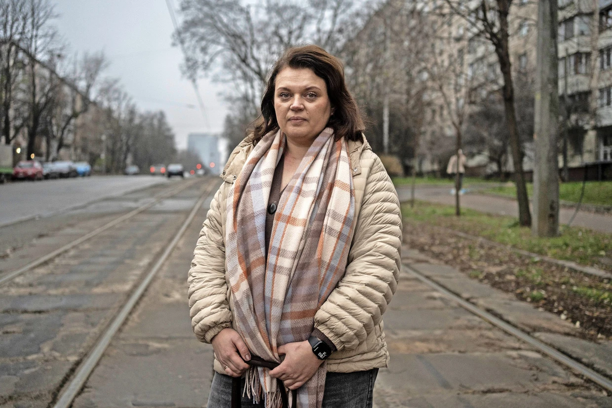 Die ukrainische Anwältin Olena Scherban vertritt ihren in U-Haft befindlichen Mandanten Ruslan Magamedrasulow vor dem Berufungsgericht in Kiew.