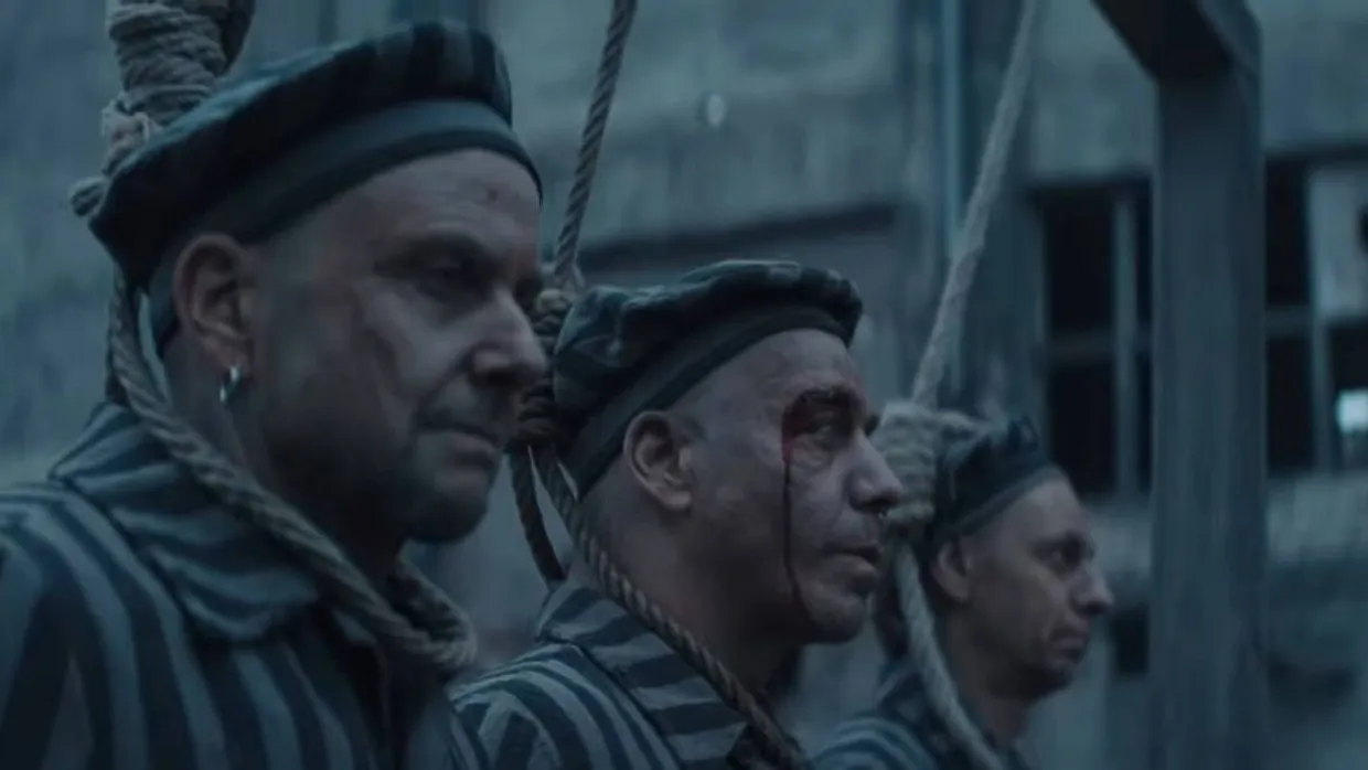 Die Mitglieder von Rammstein im umstrittenen Video XXVIII.III.MMXIX