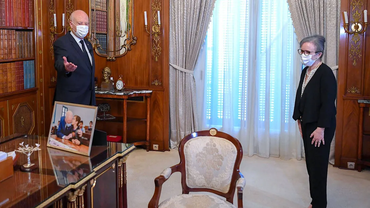 Präsident Kaïs Saïed und Nejla Bouden in Tunis im September 2021
