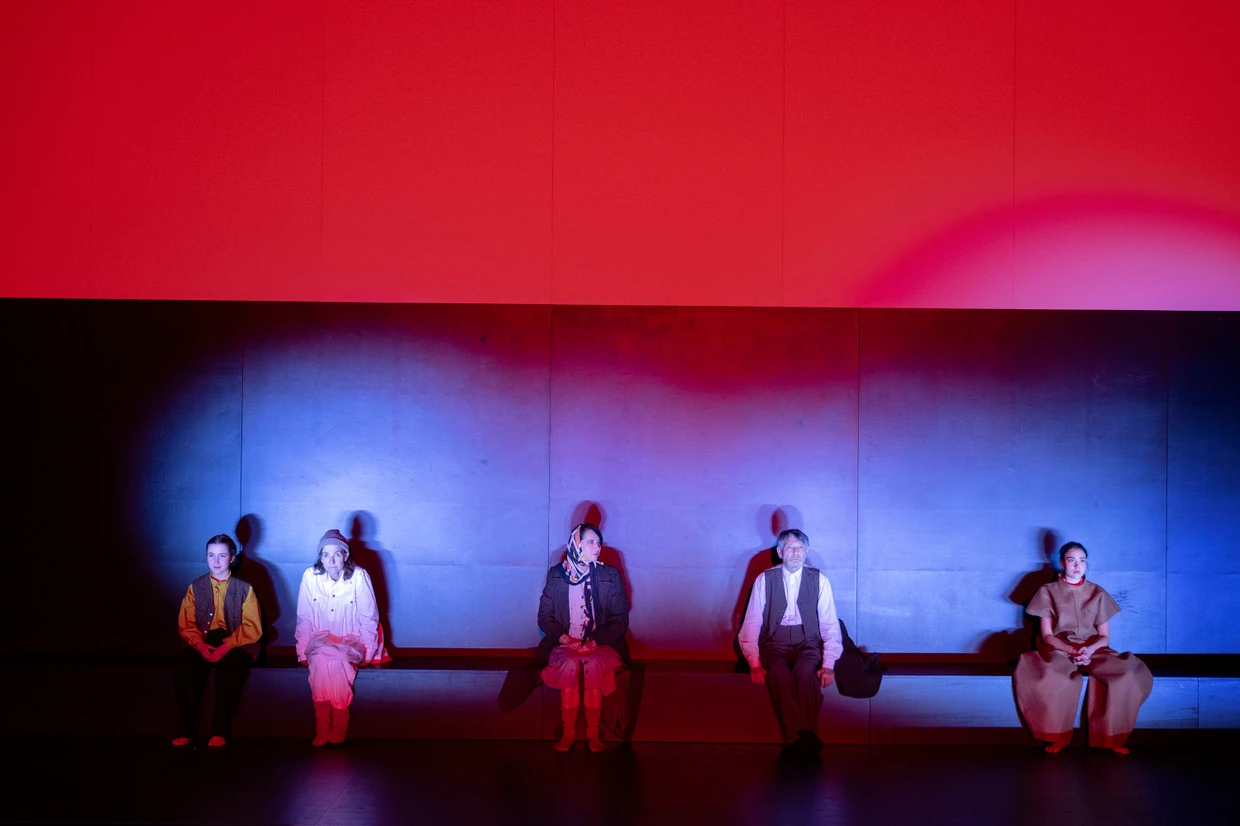  Szene aus „Leben und Schicksal“ am Schauspiel Bochum