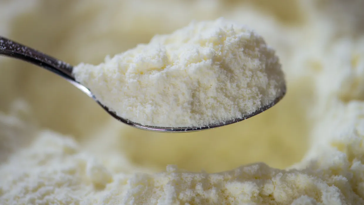 Löffel mit Baby-Milchpulver