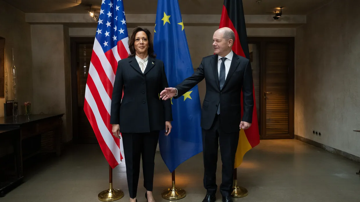 Bundeskanzler Olaf Scholz und Us-Vizepräsidentin Kamala Harris auf der Münchener Sicherheitskonferenz