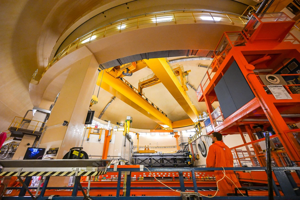 Stillgelegt: Im Inneren des stillgelegten Kernkraftwerks Emsland im niedersächsischen Lingen im Sommer 2025