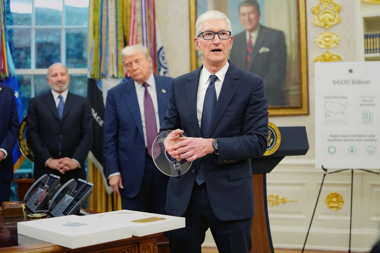 Bringt Geschenke mit: Tim Cook (Apple)
