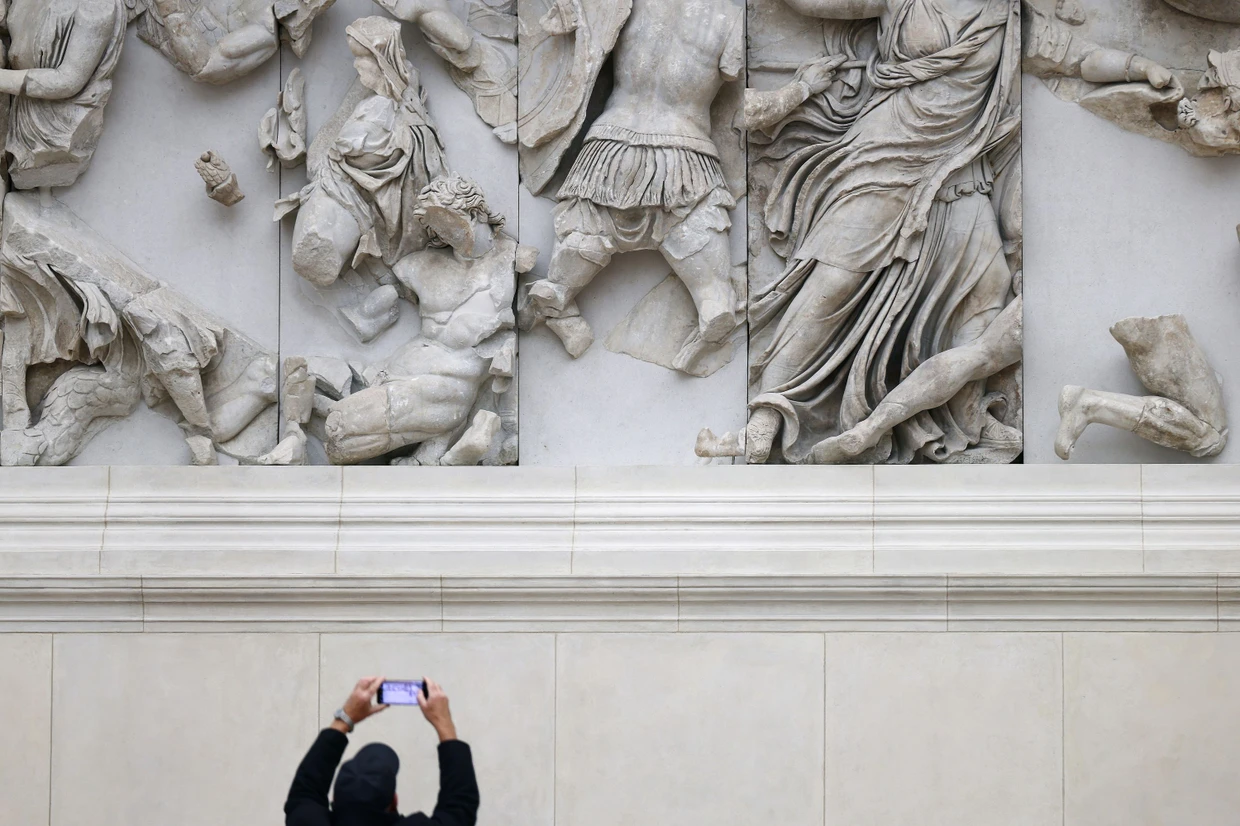 Teilsanierung abgeschlossen: Der Pergamonaltar wird im Sommer 2027 für Besucher wiedereröffnet