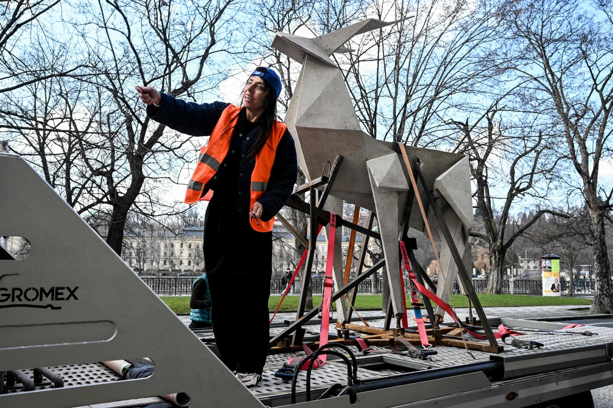 Zhanna Kadyrova und ihr Hirsch Mitte März in Prag