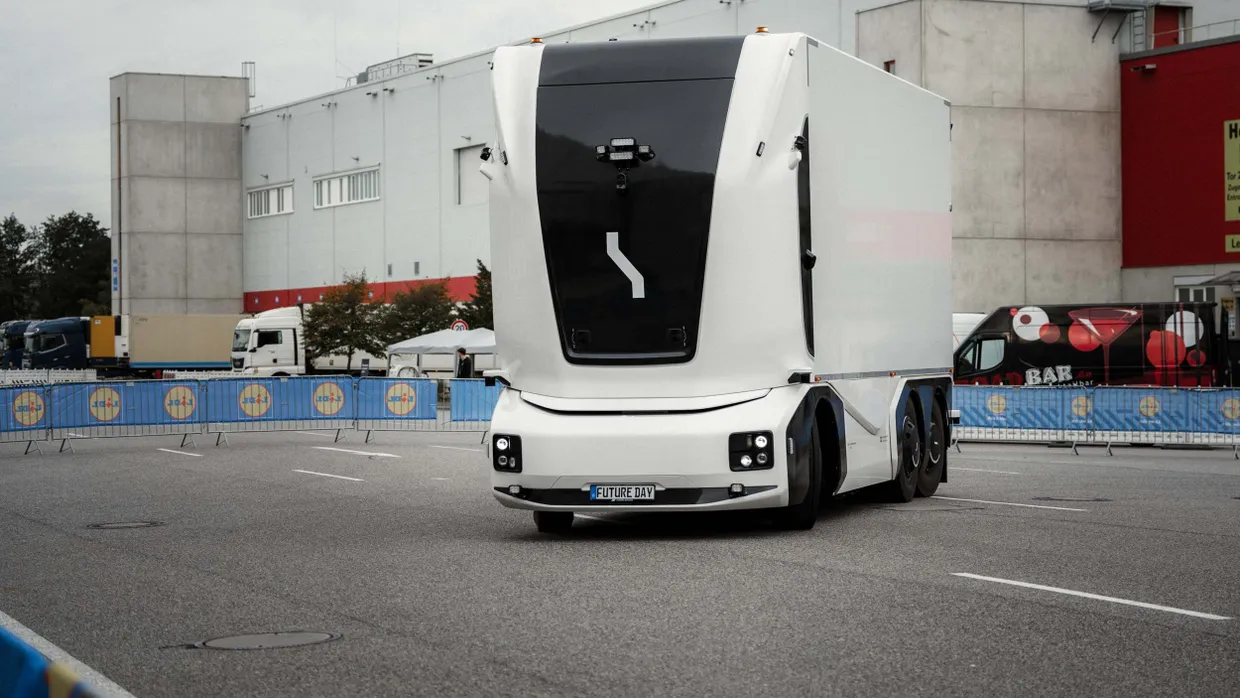 Der Feldversuch mit dem autonomen Lkw ist Mitte September gestartet und dauert noch bis zum Jahresende.