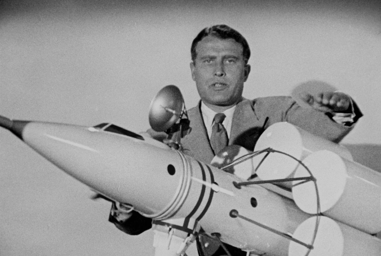 Besser es platzt die Rakete als seine Karriere bei der NASA? Solche zynische Indifferenz hat man von Wernher von Braun dann doch nicht gehört, auch nicht aus dem Mund von Tom Lehrer.