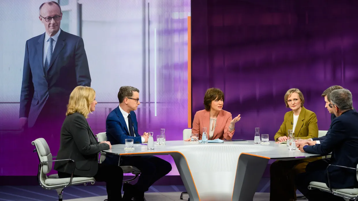 Zu Gast bei Maybrit Illner (M): Journalistin Eva Quadbeck, CDU-Generalsekretär Carsten Linnemann, Grünen-Vorsitzende Franziska Brantner, Wirtschaftsexperte Moritz Schularick und Journalist Gabor Steingart (v.l.)
die , und vom Kiel Institut für Weltwirtschaft, flankiert von den beiden Journalisten Gabor Steingart (The Pioneer) und