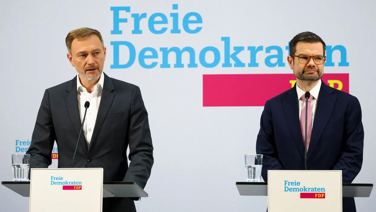 Lindner bei einer Pressekonferenz am Montag in Berlin mit seinem neuen Generalsekretär Marco Buschmann.